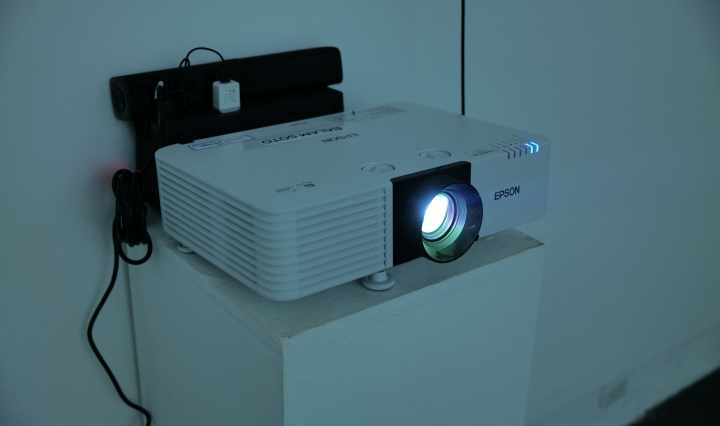 Luz, color y creación: la magia del arte digital proyectado