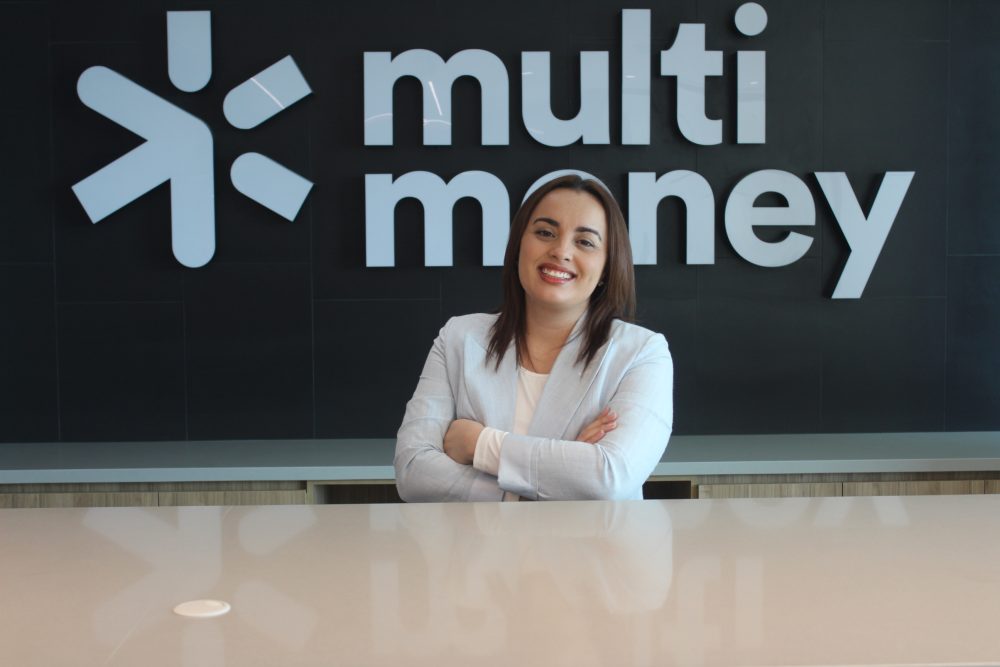 Mujer Banca Ana Túchez