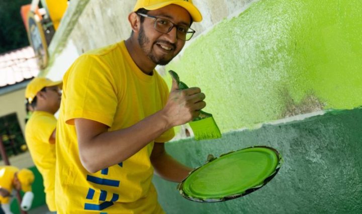 Epanos ponen color a la Escuela Las Crucitas en Fraijanes