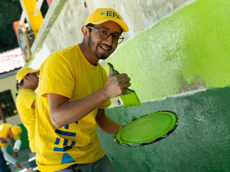 Epanos ponen color a la Escuela Las Crucitas en Fraijanes