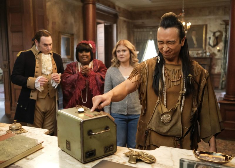 GHOSTS: LA COMEDIA SOBRENATURAL ORIGINAL REGRESA, ESTE 24 DE ABRIL, CON UNA TEMPORADA EN LA QUE UN CONTRATO DEMONÍACO AMENAZA A LOS PERSONAJES PRINCIPALES