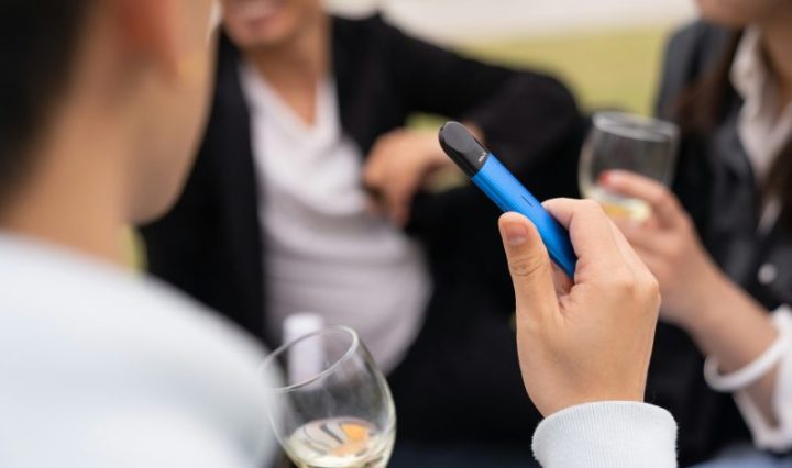 Juventud y vapeo: sabores llamativos y graves consecuencias