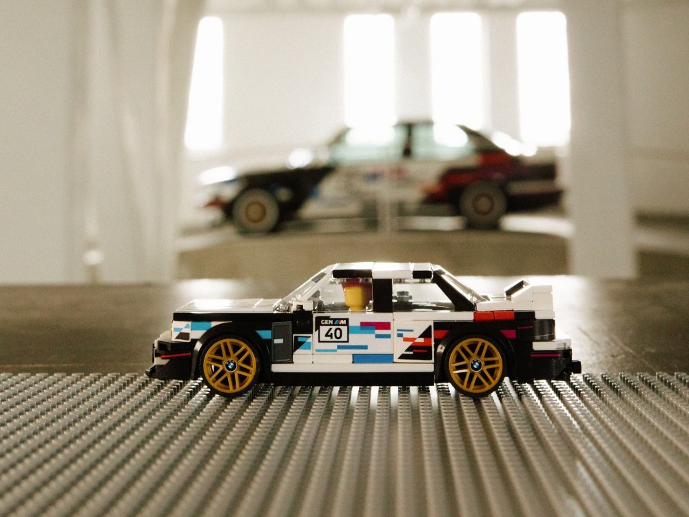 P90642085_lowRes_bmw-m3-e30-lego-spee