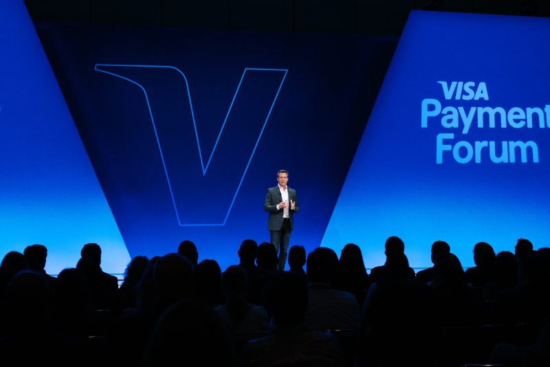 Visa y OpenAI anuncian una alianza para impulsar la próxima generación del comercio con IA