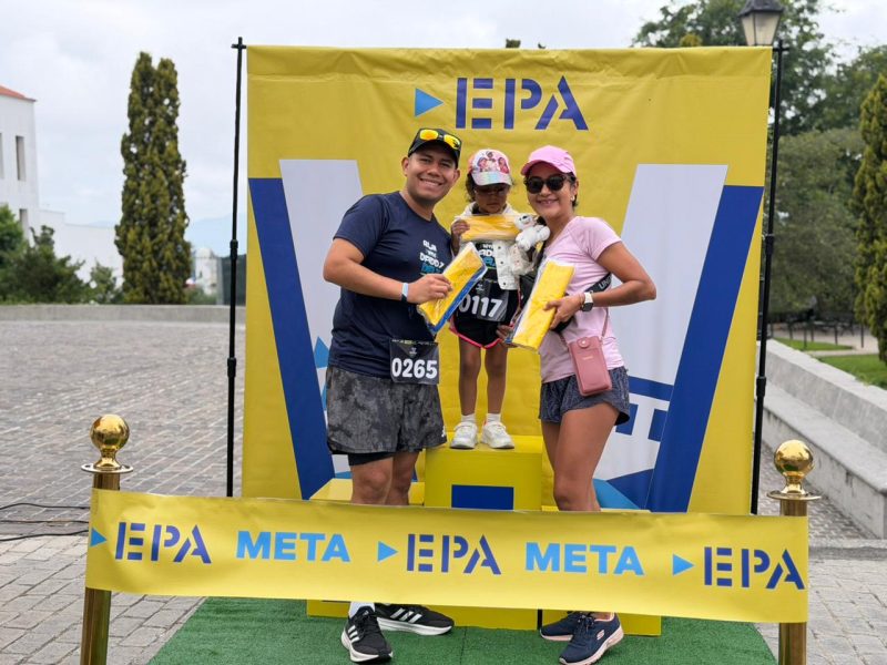 Más de 300 participantes celebran el Día del Padre en la carrera "Corre con papá"