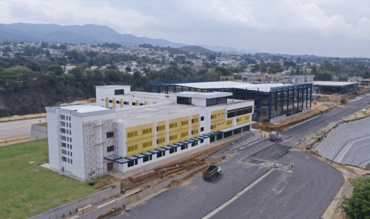 BCIE conoce avances del Proyecto San Cristobal, un modelo que integra educación y deporte para ampliar oportunidades a jóvenes guatemaltecos