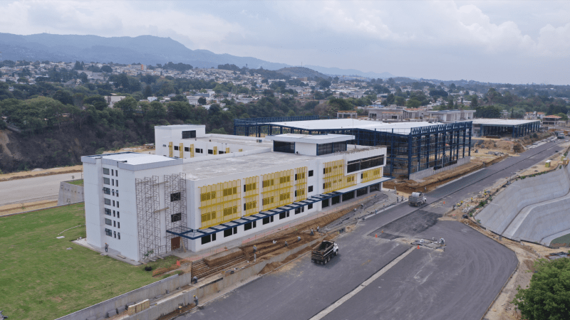 BCIE conoce avances del Proyecto San Cristobal, un modelo que integra educación y deporte para ampliar oportunidades a jóvenes guatemaltecos
