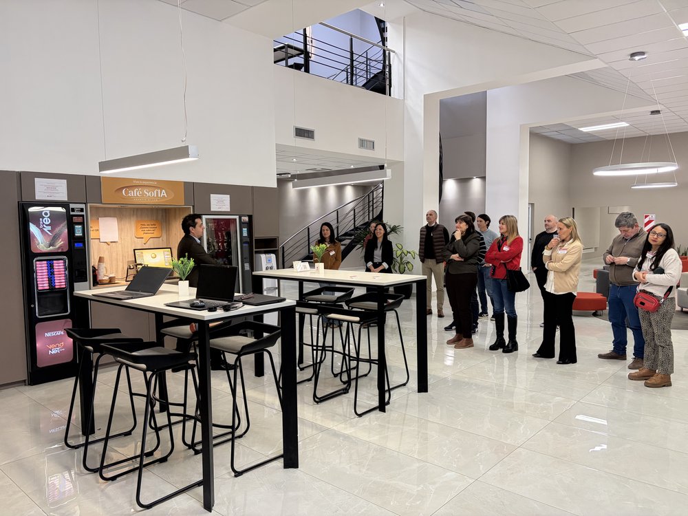 ADEN convierte un café en un laboratorio real de inteligencia artificial con sus alumnos