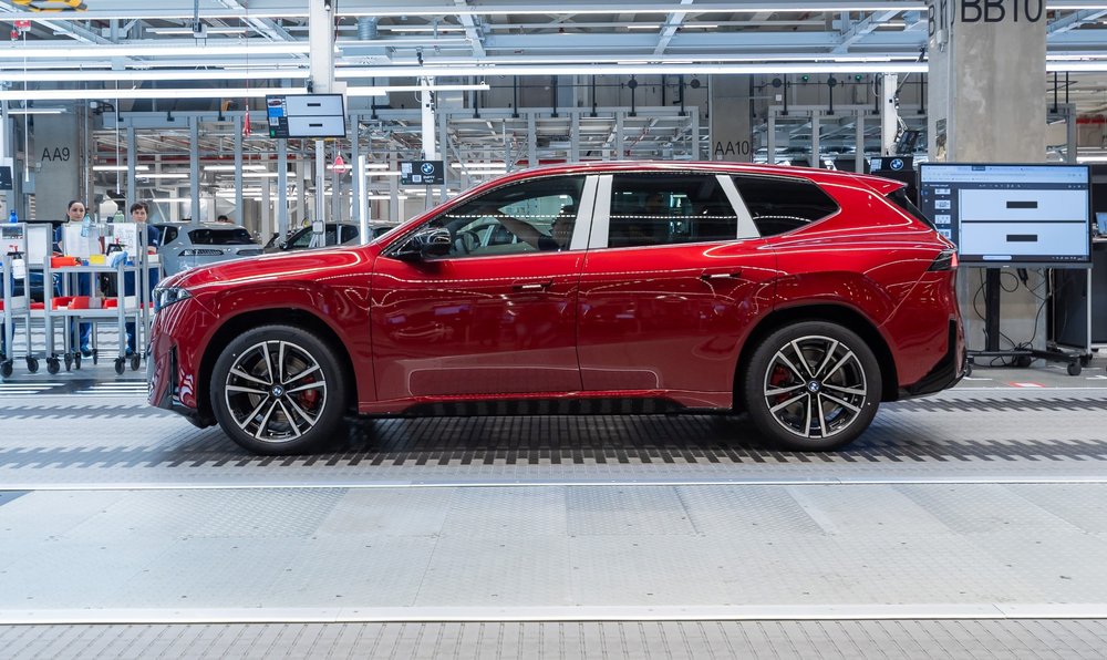 Arranque de producción en tiempo récord la planta de BMW Group en Debrecen produce el BMW iX3 número fl0,000