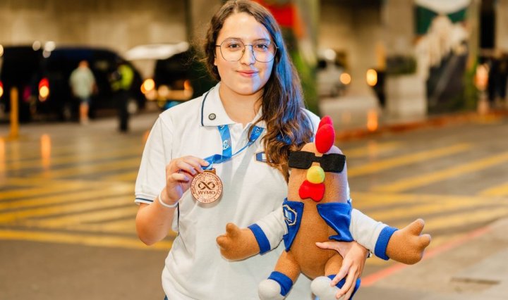 Estudiantes del Colegio Castillo Córdova obtienen plata y bronce en Olimpiada Mundial de Jóvenes Matemáticos