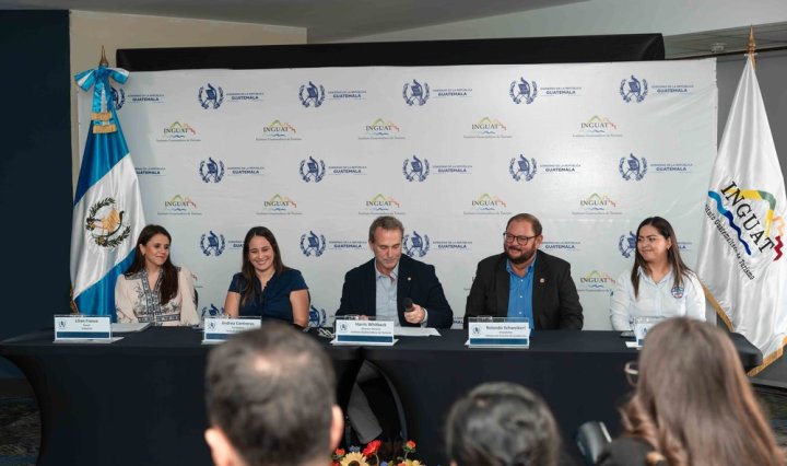Festival de las Flores celebra 10 años en La Antigua Guatemala y llega por primera vez a Isla de Flores, Petén