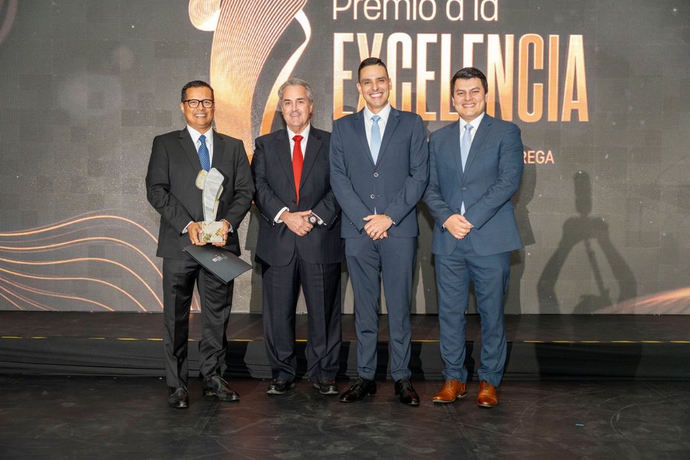 PREMIO A LA EXCELENCIA TRASCIENDE FRONTERAS, RECONOCIENDO LAS OBRAS QUE IMPULSAN EL DESARROLLO DE LA REGIÓN