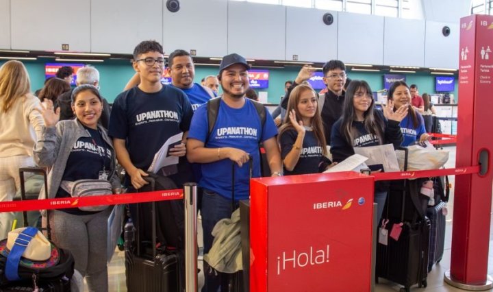 UPANA impulsa el talento joven ganadores de UPANATHON viajan a España en agosto