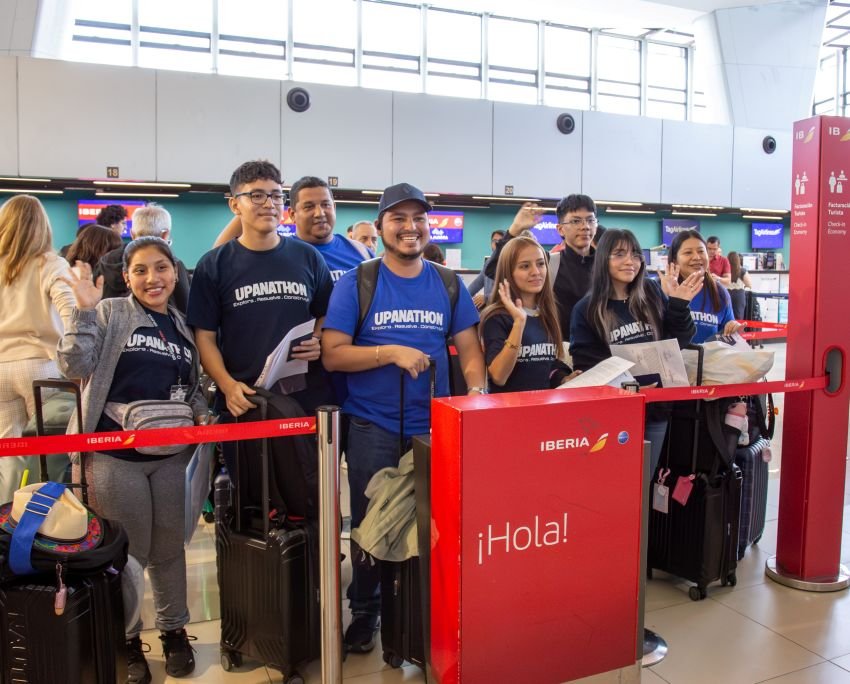 UPANA impulsa el talento joven ganadores de UPANATHON viajan a España en agosto