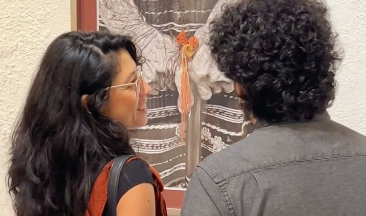 Andrea Aragon presenta Mujeres, hilos y raíces en Mesón Panza Verde