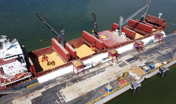 Eficiencia y sostenibilidad claves para una logística portuaria responsable en el manejo de graneles sólidos