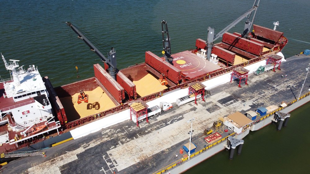Eficiencia y sostenibilidad claves para una logística portuaria responsable en el manejo de graneles sólidos