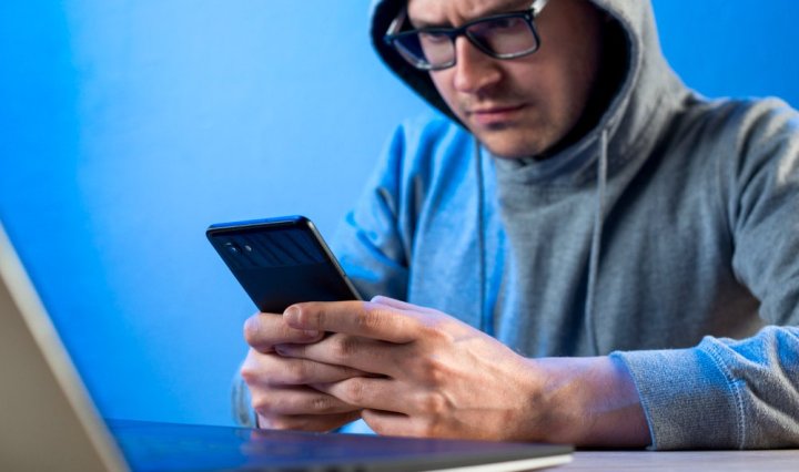 ¿Qué puede hacer un ciberdelincuente con mi número de teléfono