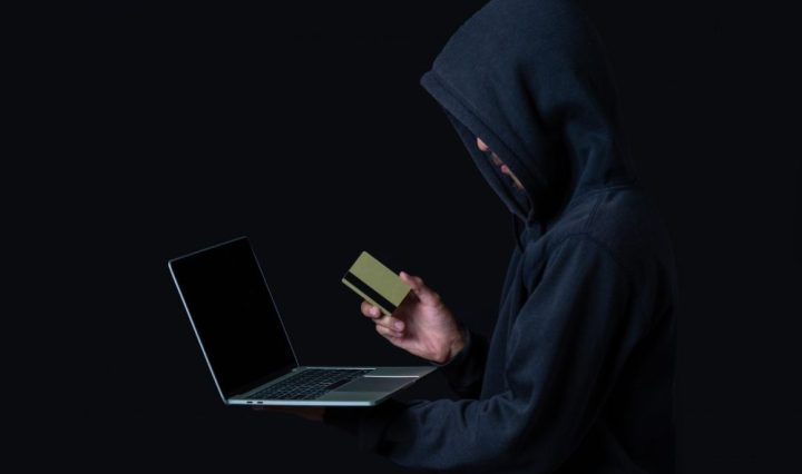Cómo opera una estafa de inversión que utiliza medios falsos, figuras públicas y la identidad de una empresa financiera real