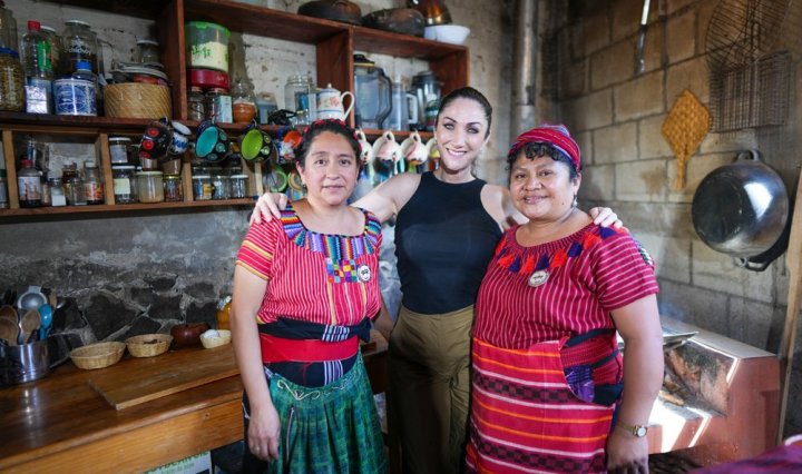 MIRCINY MOLIVIATIS PRESENTA HISTORIAS DE MESA