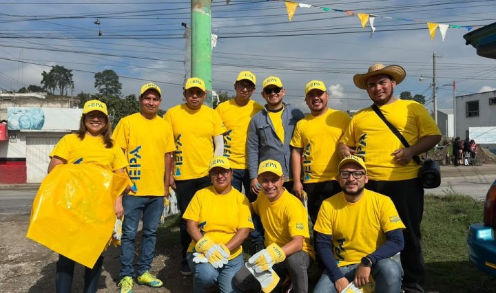 Voluntarios recolectaron más de 11 mil libras de residuos en limpiezas en Río Xequijel y Lago de Amatitlán